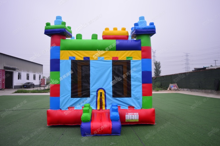 YKB070 Lego Bounce House