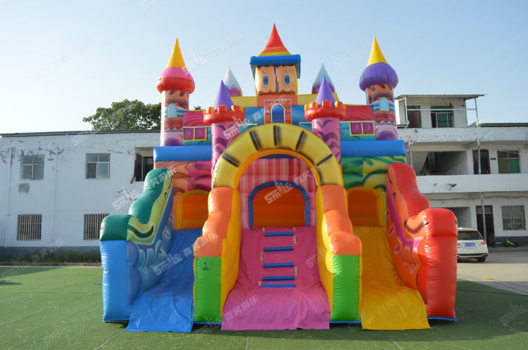 YKH039 Giant Castle Inflatable Slide