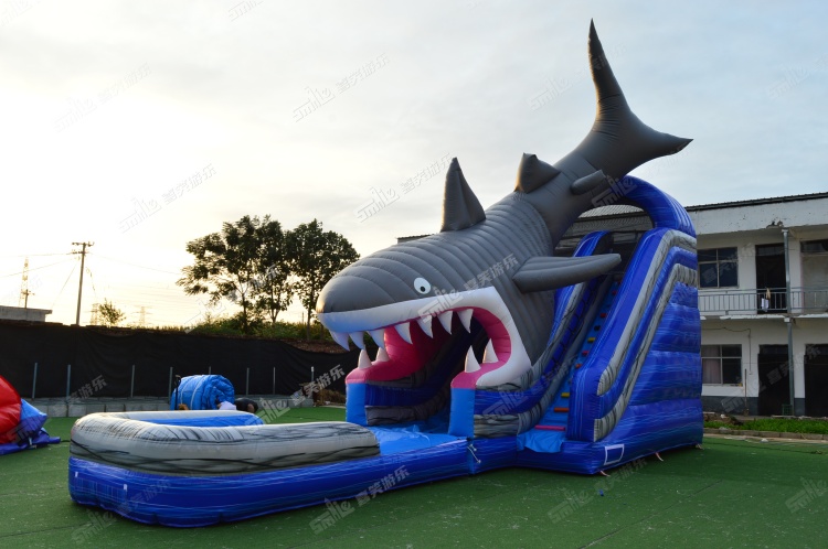 YKW014 Shark Inflatable Water Slide