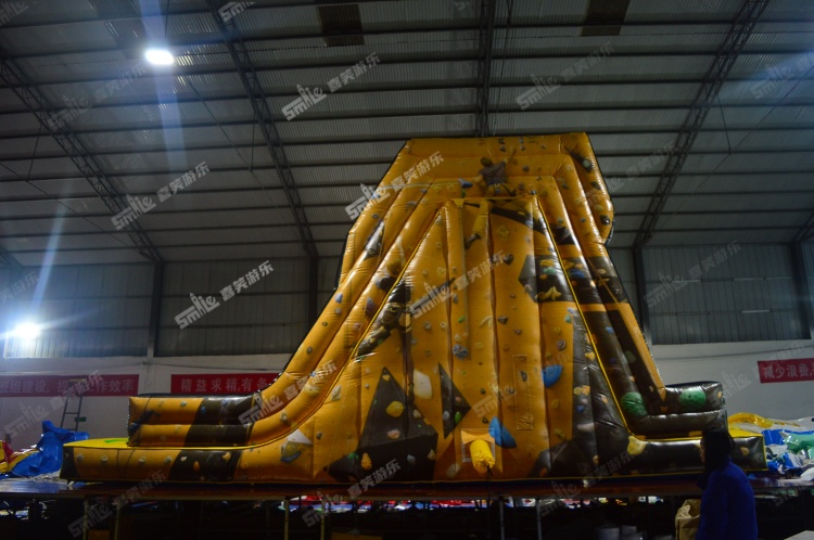 YKG071 Inflatable Climbing Wall Slide