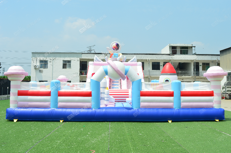 YKF030 Cosmonaut Inflatable Fun Park